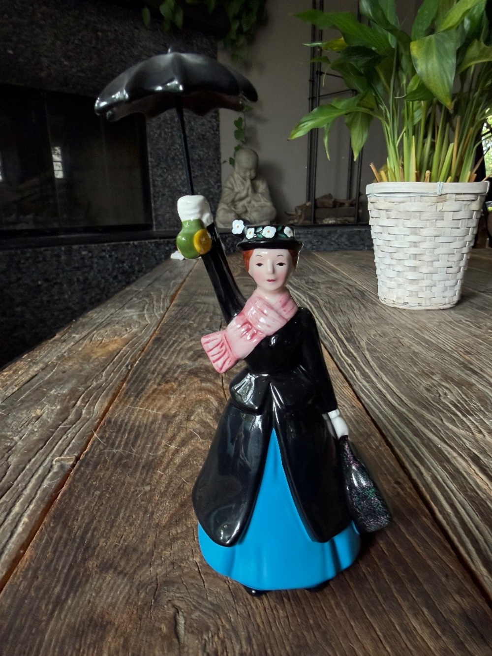 Disney MARY POPPINS with Umbrella Ceramic Porcelain Figurine-vintage